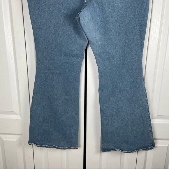 Jessica Simpson Charmed Flare Jeans Womens Plus Size 22W Blue Light Wash Stretch - Picture 9 of 14